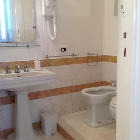 Interno 6 *